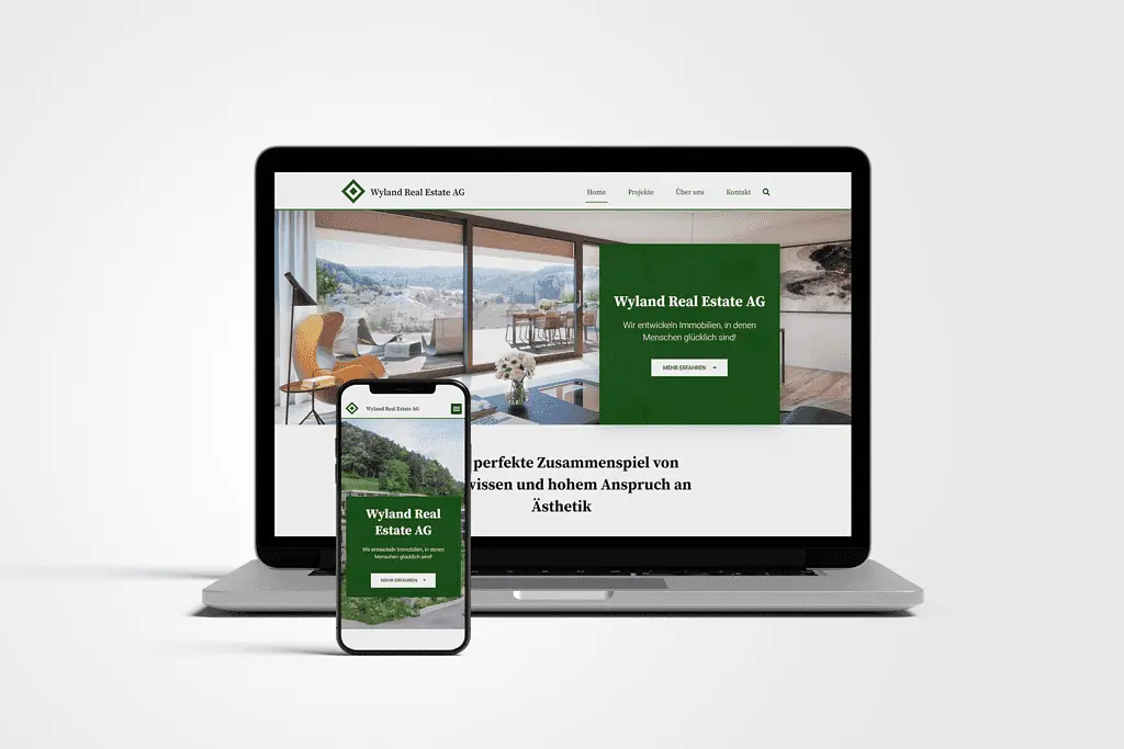 Eine Immobilien-Webseite wird auf einem Laptop und Telefon angezeigt.